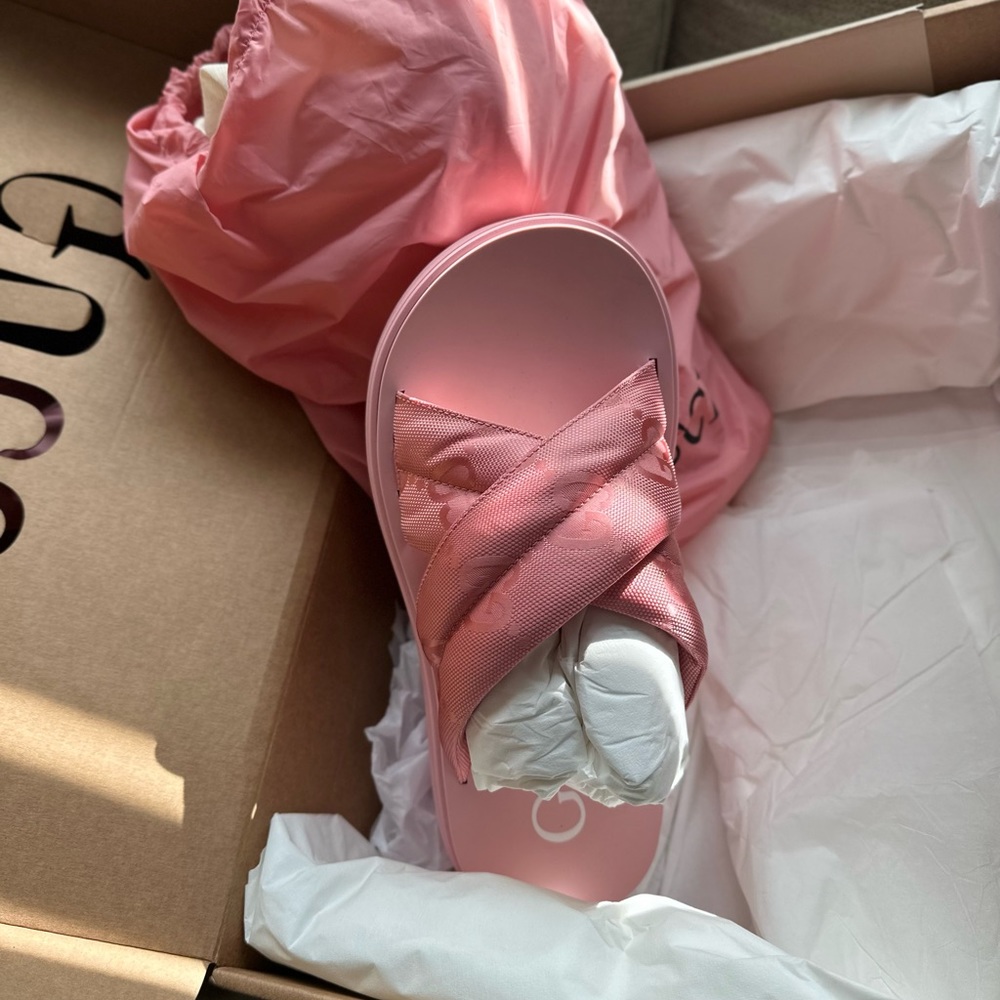 Pink Gucci Shoes